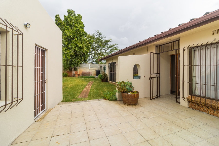 4 Bedroom Property for Sale in Morgenster Heights Western Cape